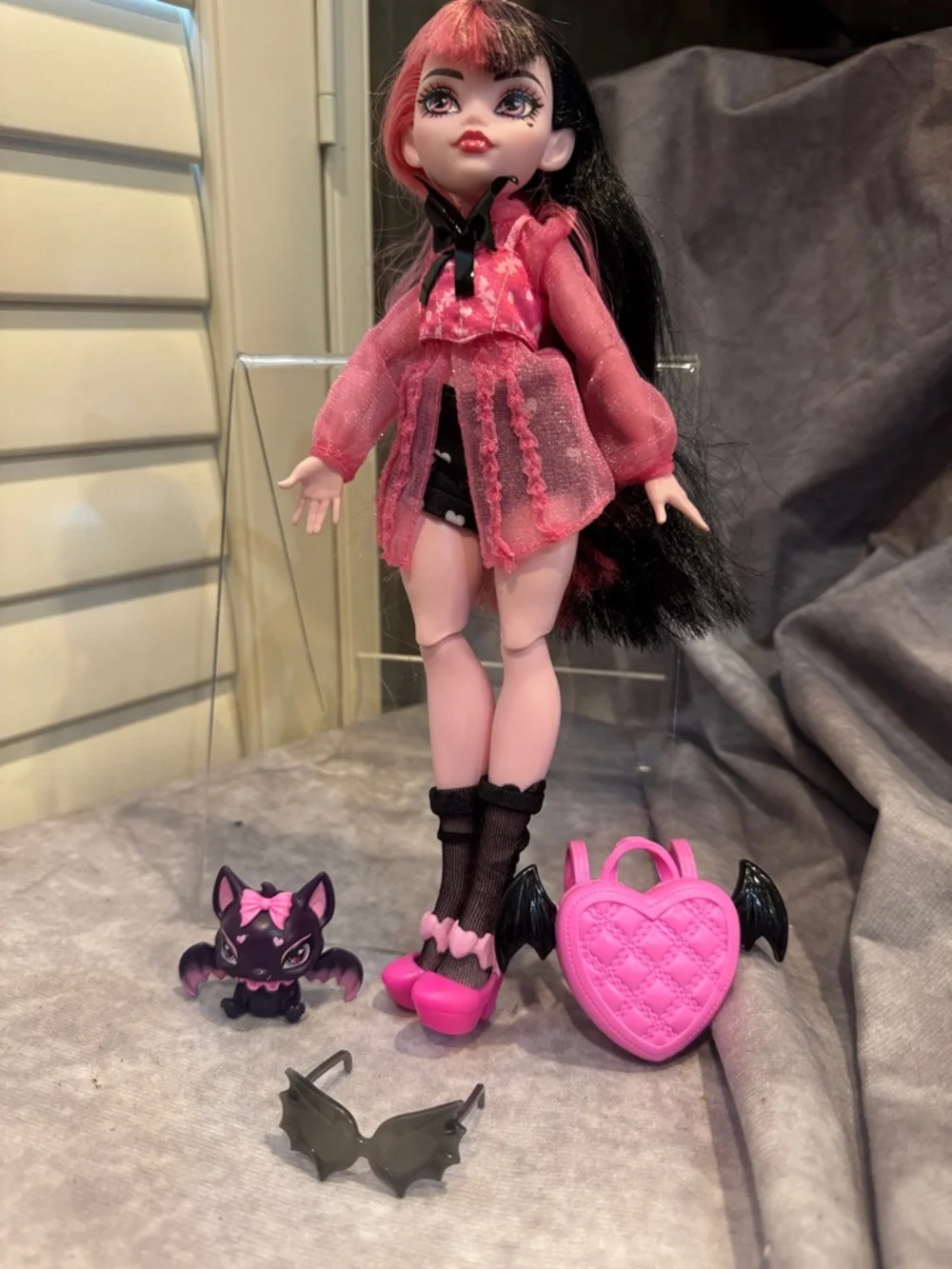 Monster High Count fabulous Pink & Black Gothic Doll‎ with Bat Accessories